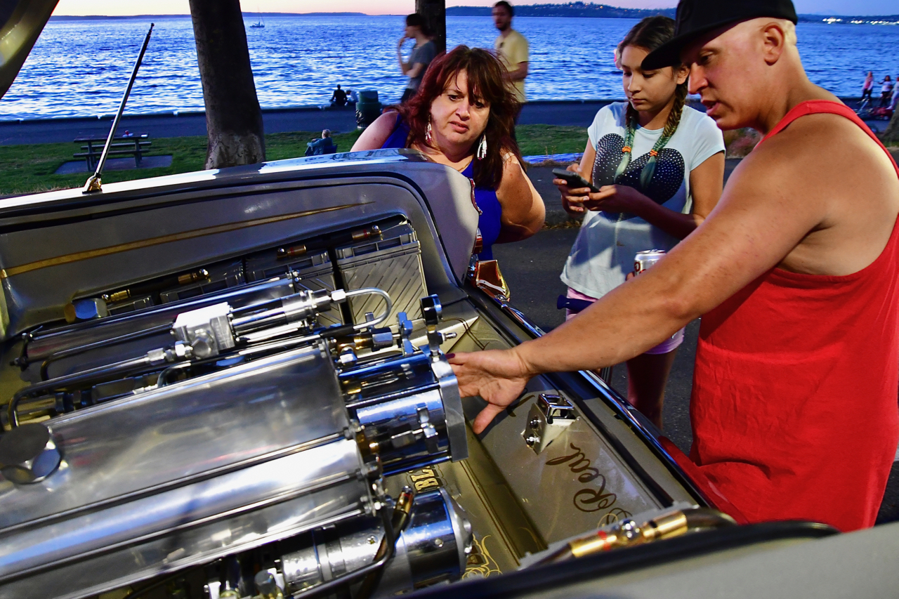 Vinny Padilla explains how the hyrdaulics work. Photo by Patrick Robinson