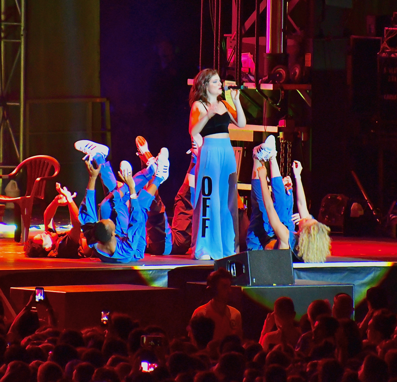 Lorde with dancers