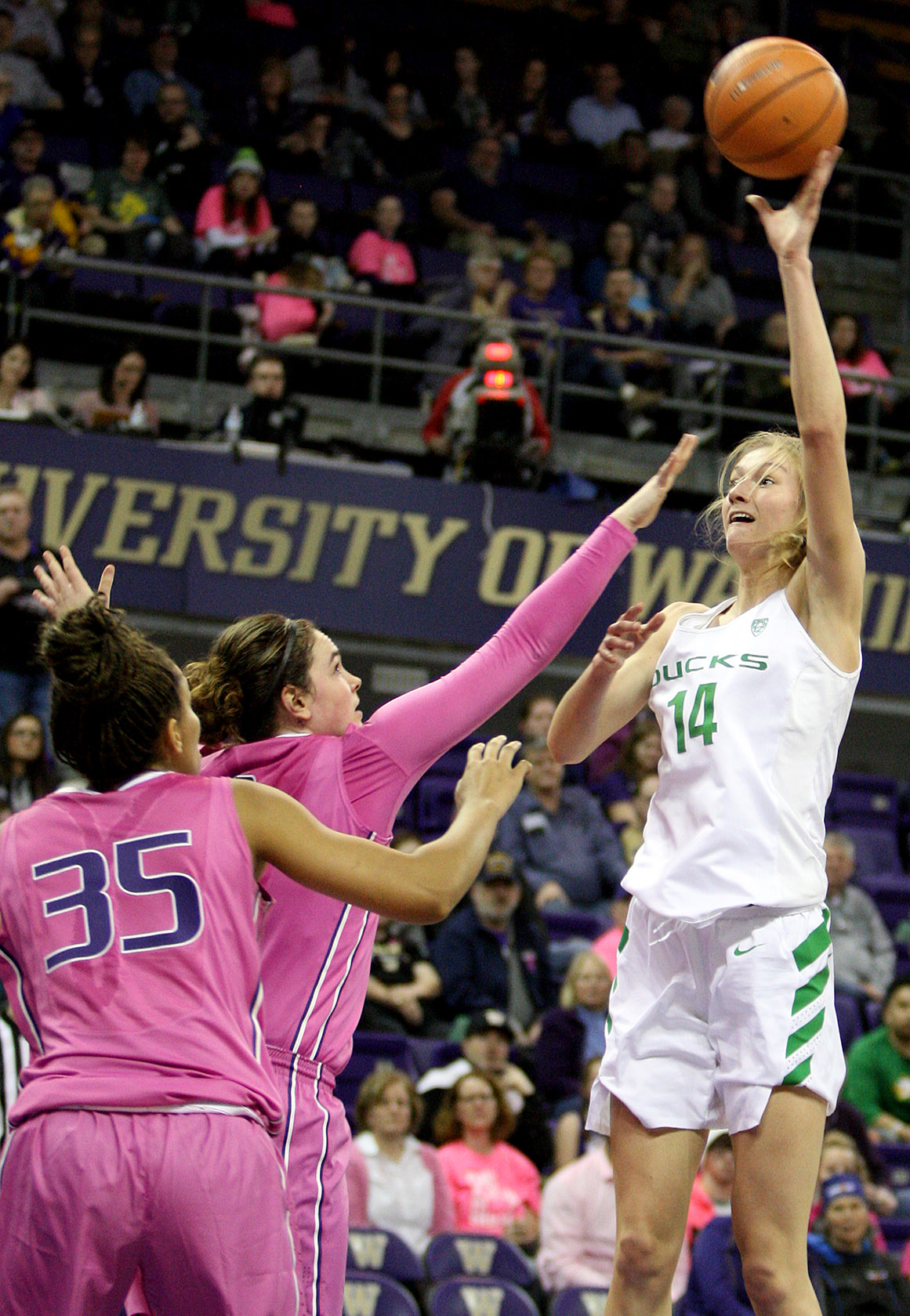 Lydia Giomi of Oregon puts up a shot close to the basket.