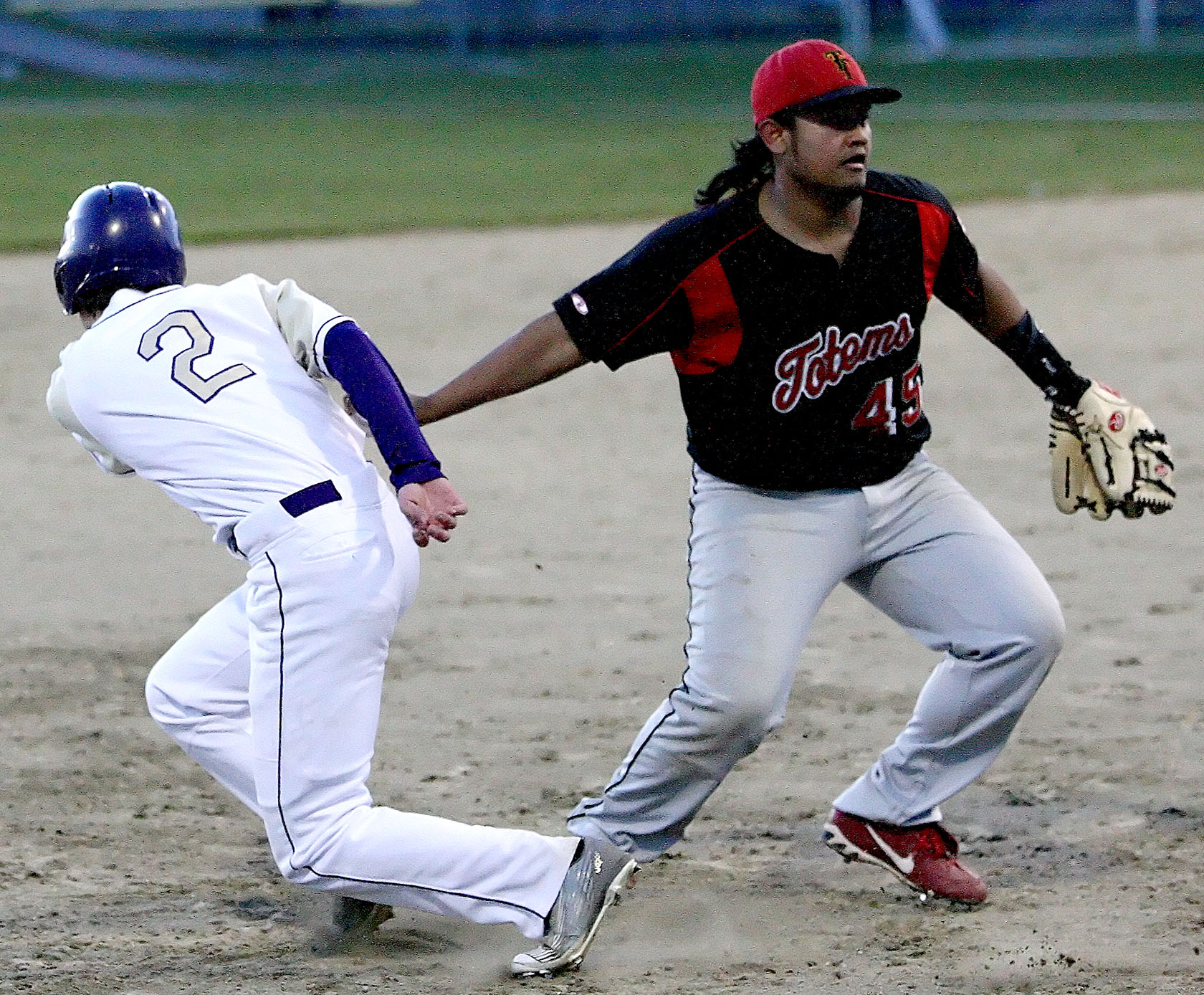  Iuver Abraham of Tyee tags out Highline's Nick Joyal in a rundown between 2nd and 3rd.