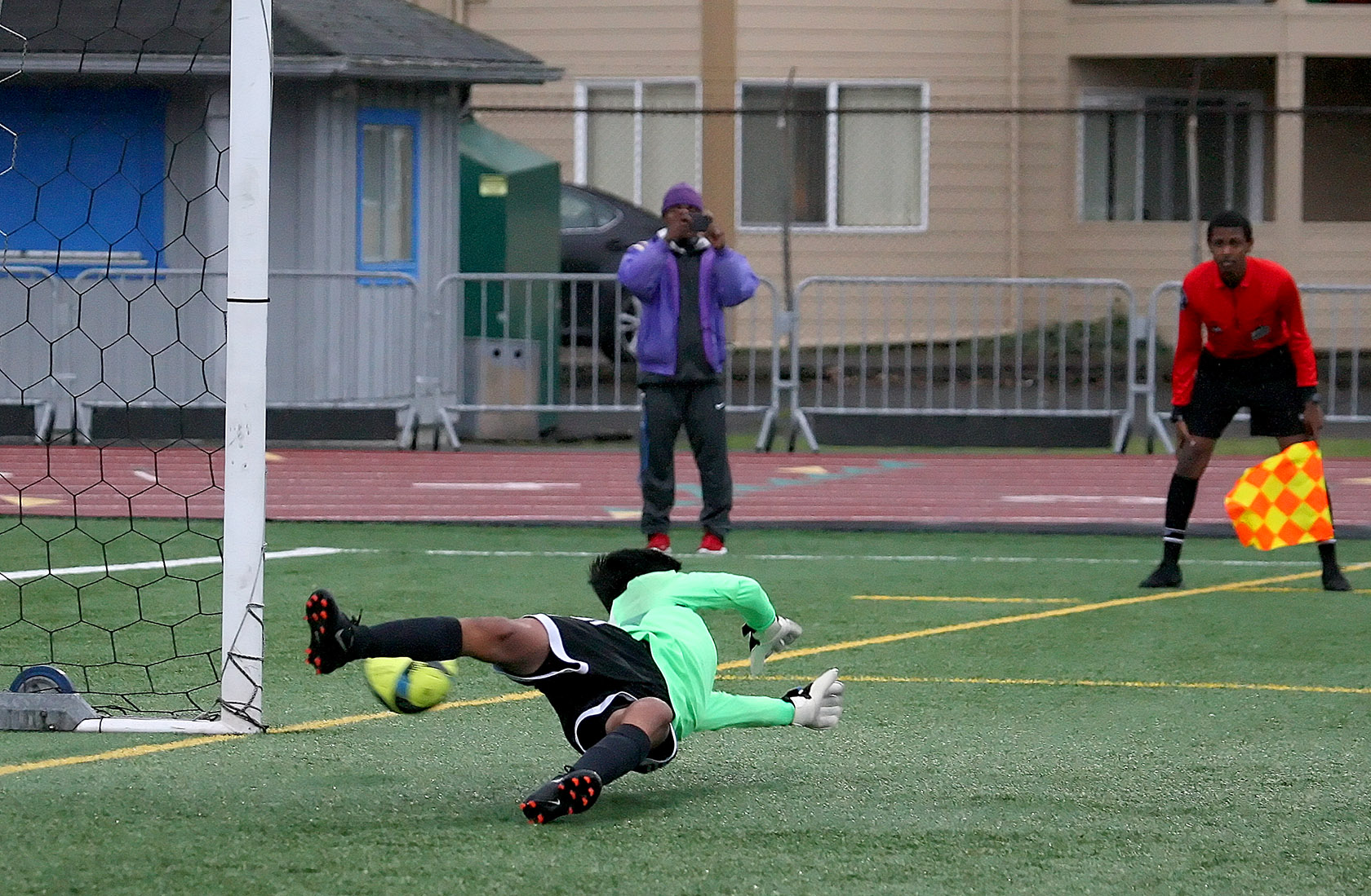 The only goal of the game came on a penalty kick by Bik Ceu of Foster against Evergreen's goalie Samuel Serrano-Perez late in the second half.