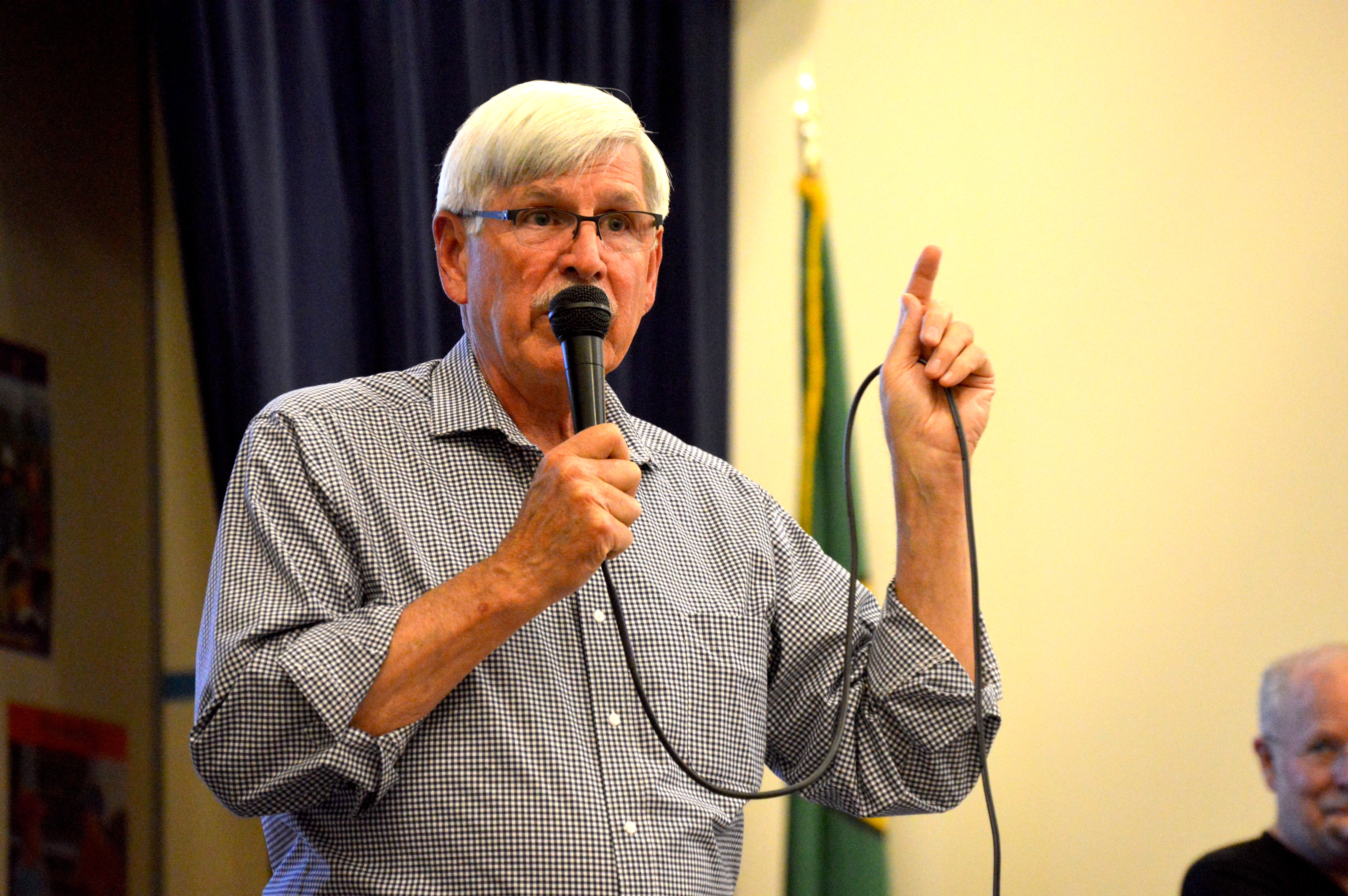 Larry Cripe, president of Burien’s Quiet Skies Coalition, provided background information about his year-long effort to fight noise and pollution from the nearby airport. 