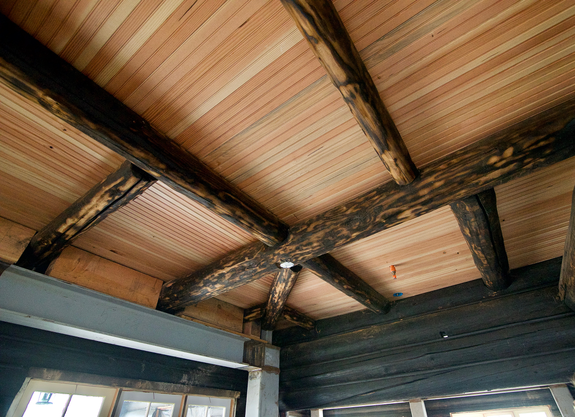 The logs on the ceiling are no longer structural but are the originals. Photo by Patrick Robinson