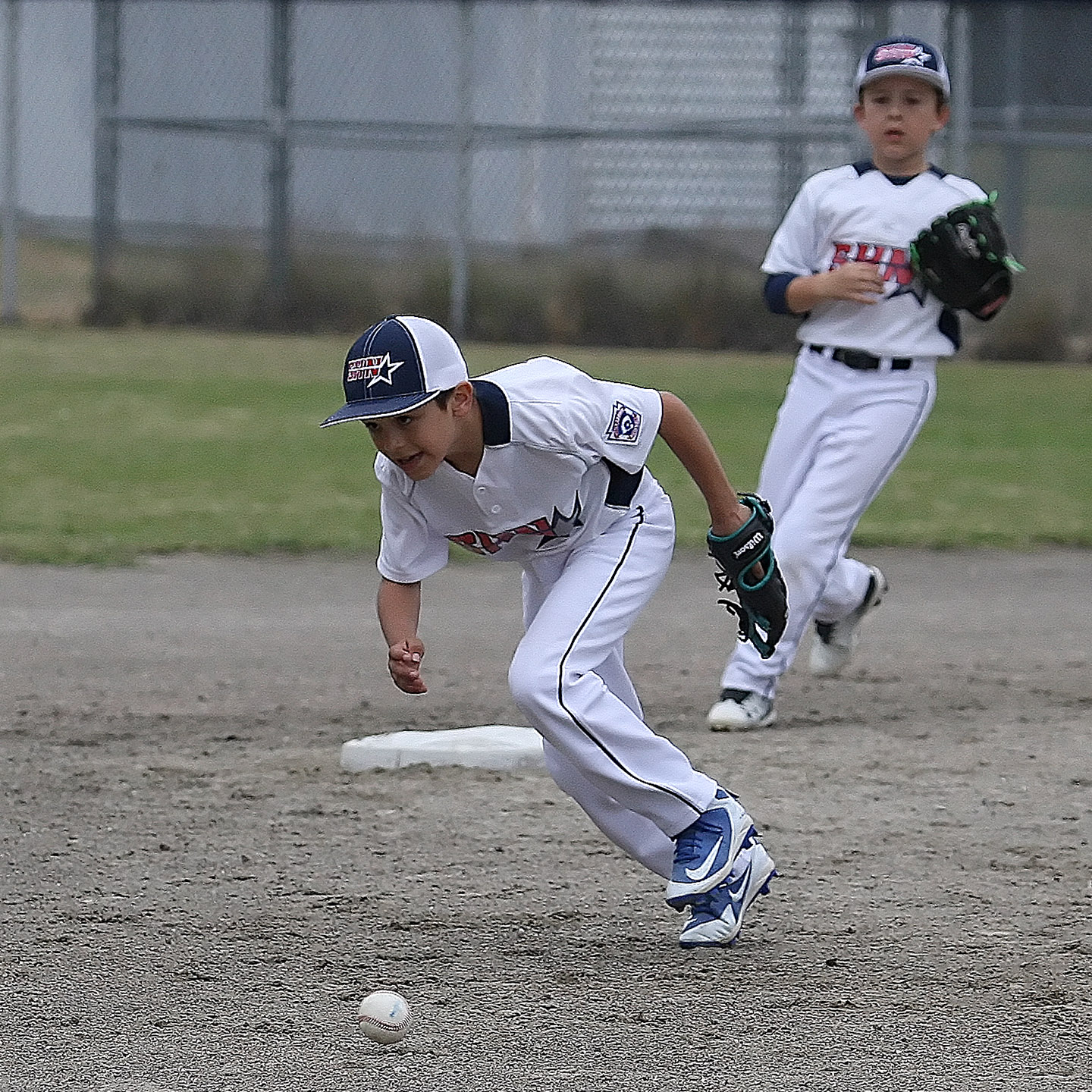  Shortstop Luis Sanchez of South Highline Nationals can't get to the ball.