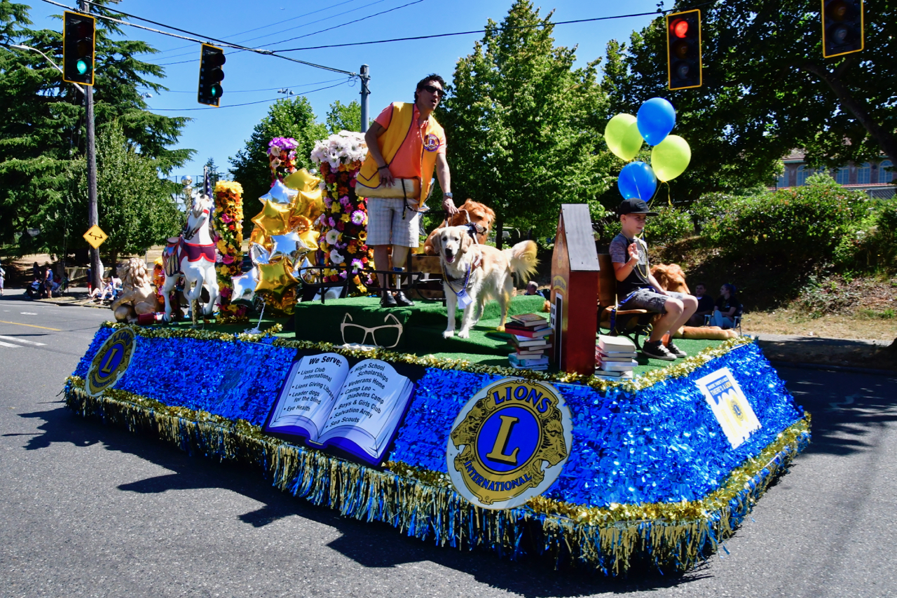 West Seattle Grand Parade. Photo by Patrick Robinson