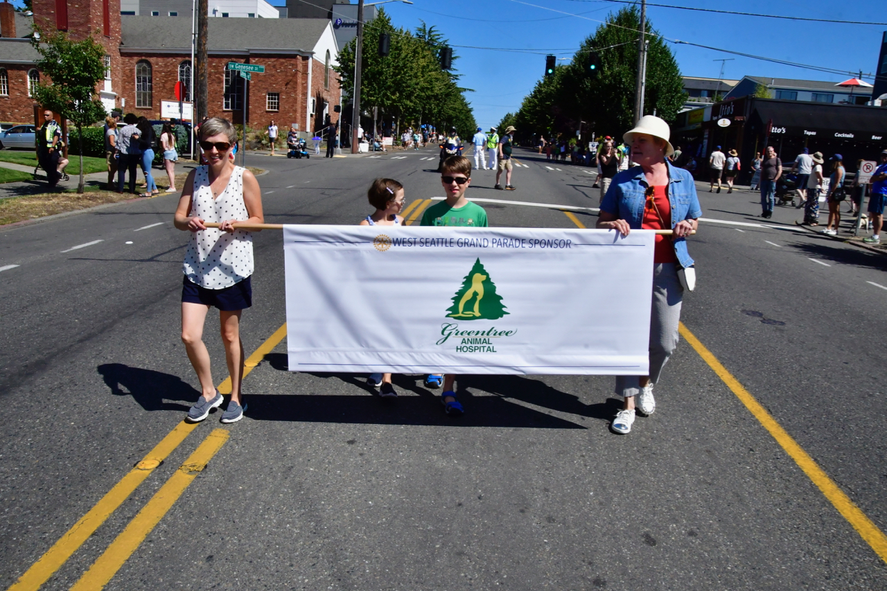 West Seattle Grand Parade. Photo by Patrick Robinson