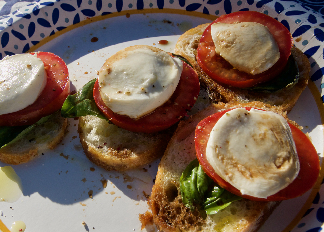 Caprese bruschetta