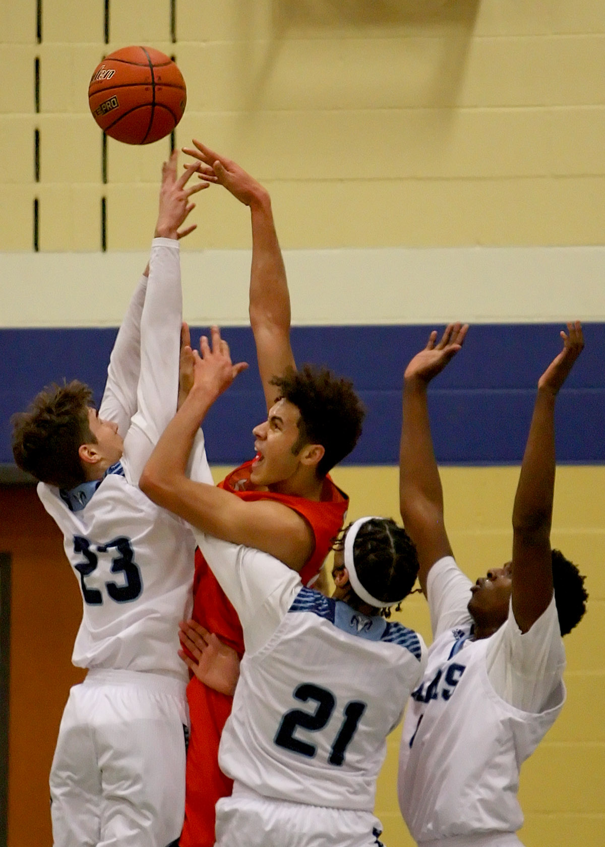  6' 9" Kaden Perry of Battle Ground is triple teamed by Mt Rainier's Kolten Lerwick, Trenton Brown and Isaiah Fulmore.