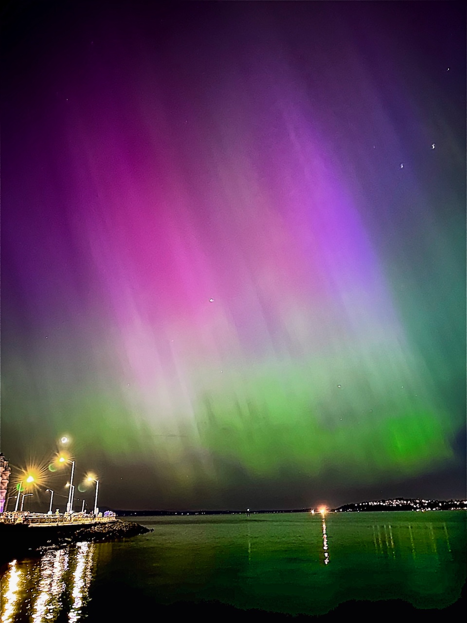 Northern lights delight in gorgeous display over Seattle