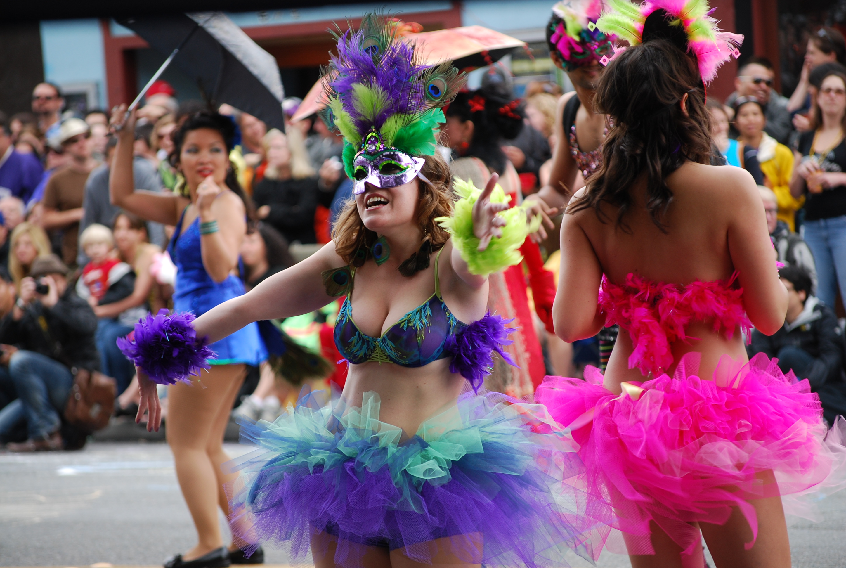 SLIDESHOW Seattle struts its stuff in Solstice Parade Westside Seattle