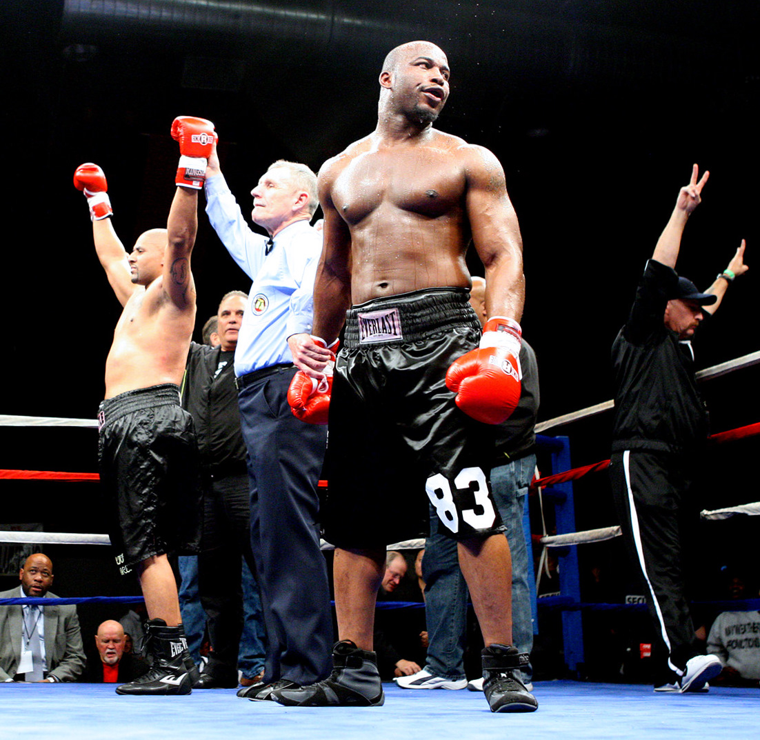 SLIDESHOW: Vincent Thompson remains unbeaten; wins first