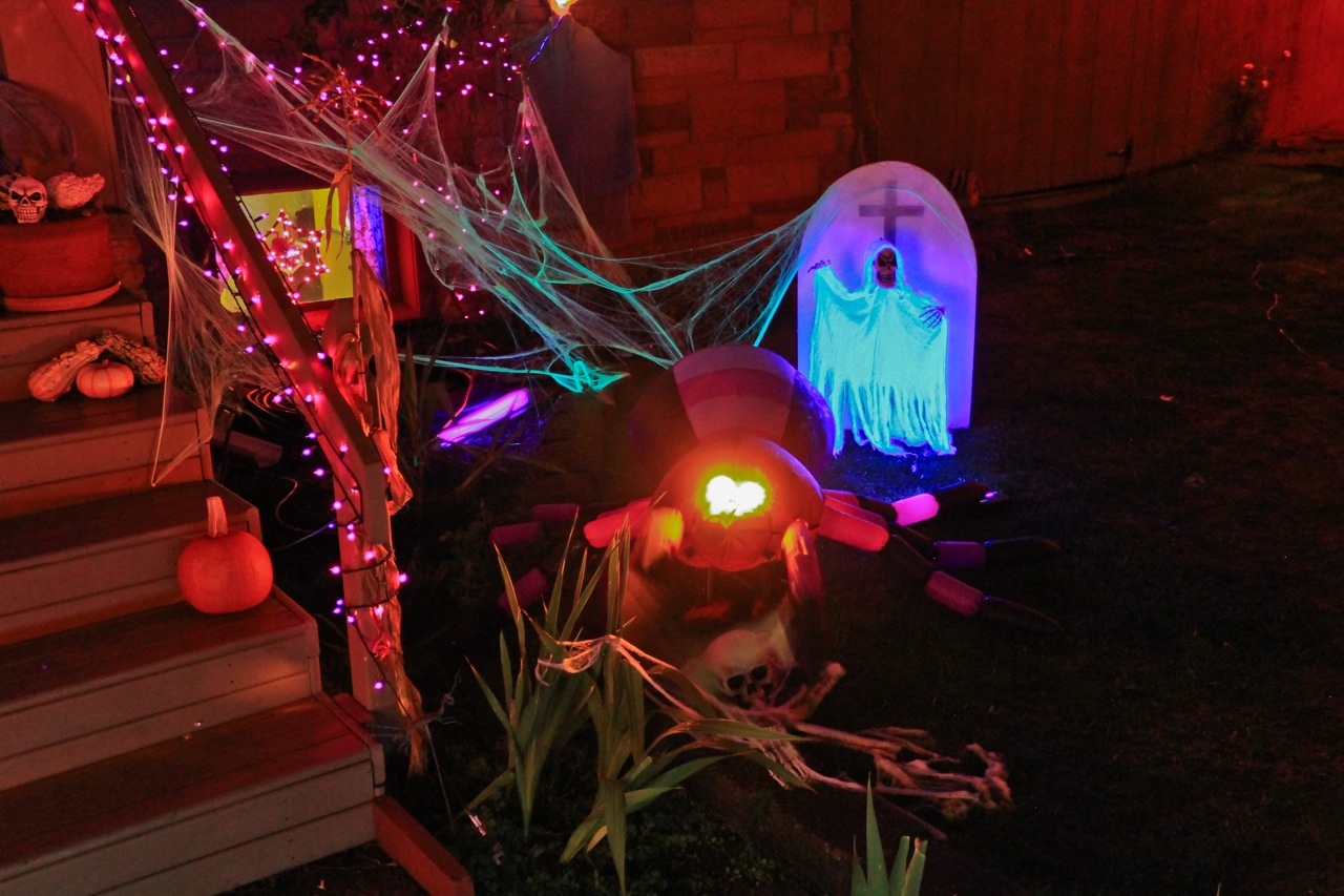 SLIDESHOW: Halloween is huge for some homeowners in West Seattle ...