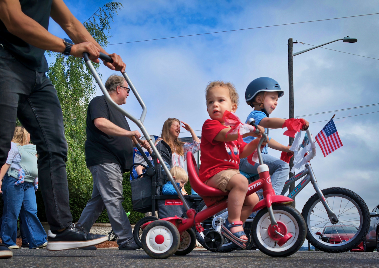 kids on bikes