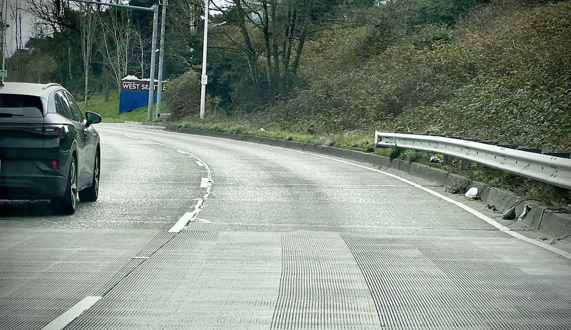pavement switch on the bridge