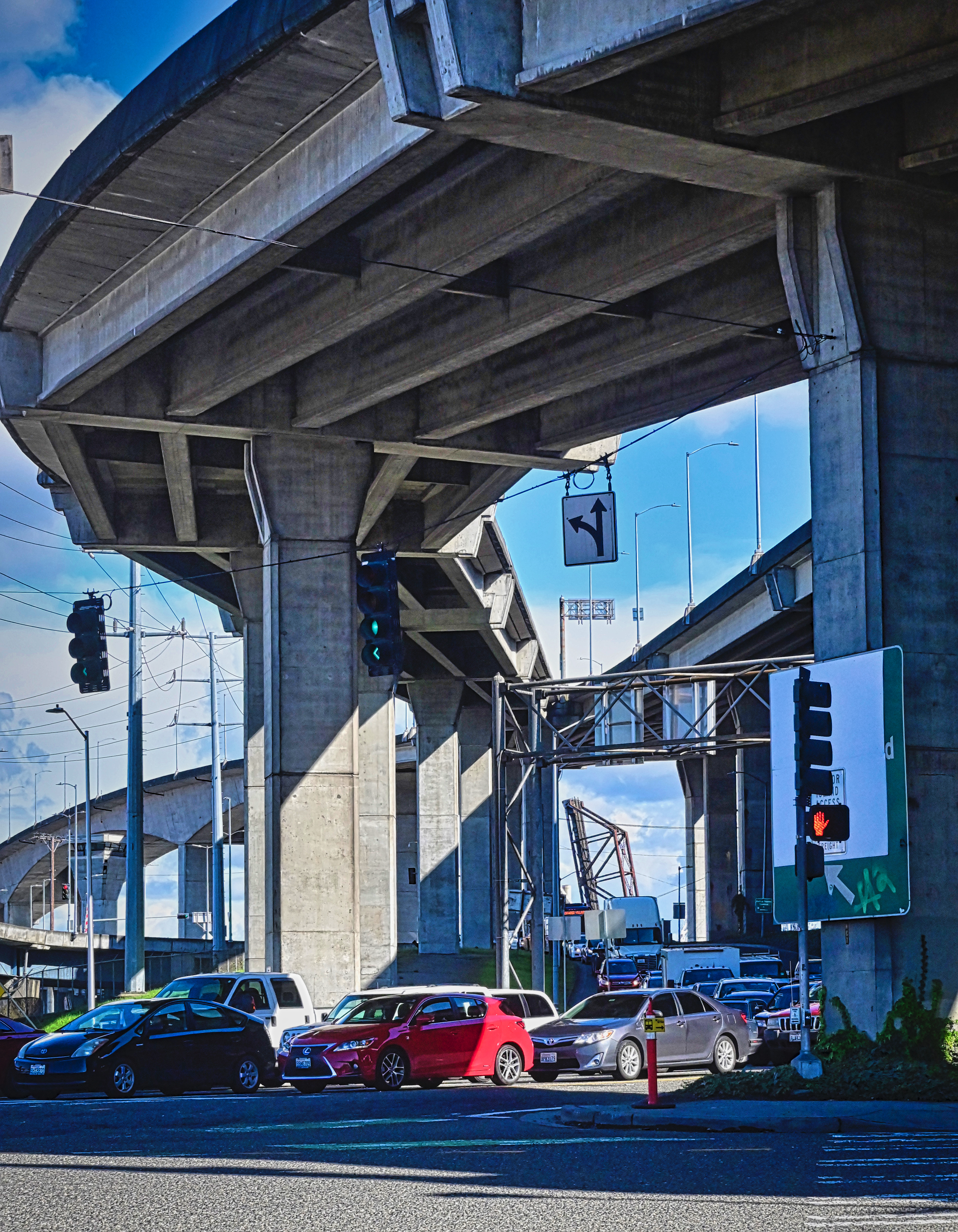 traffic coming off lower West Seattle Bridge