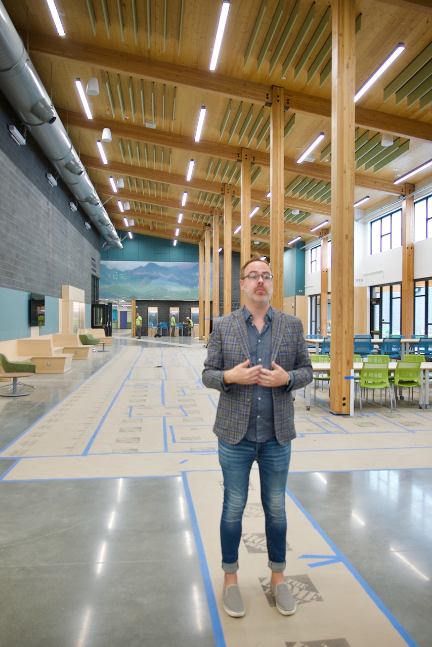 Boyer in common area