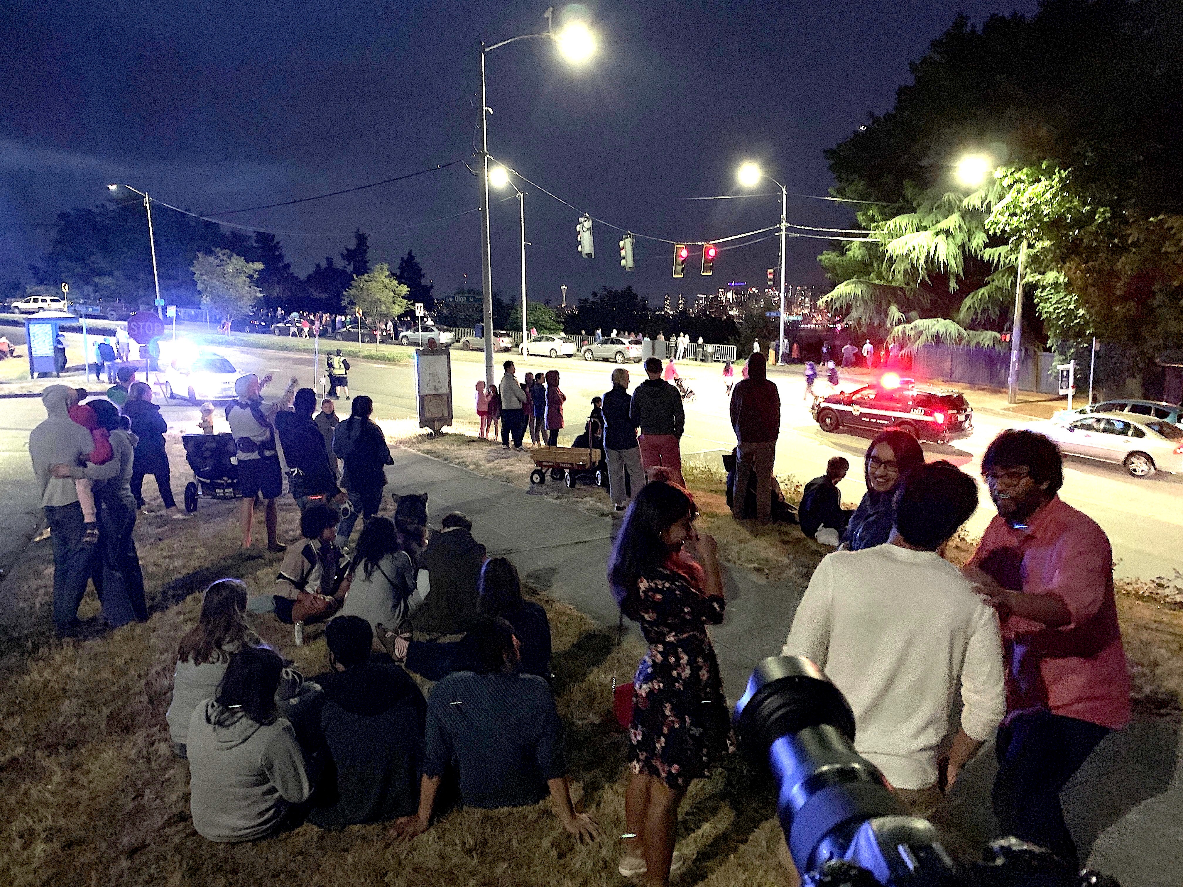 crowd at Admiral Way Viewpoint