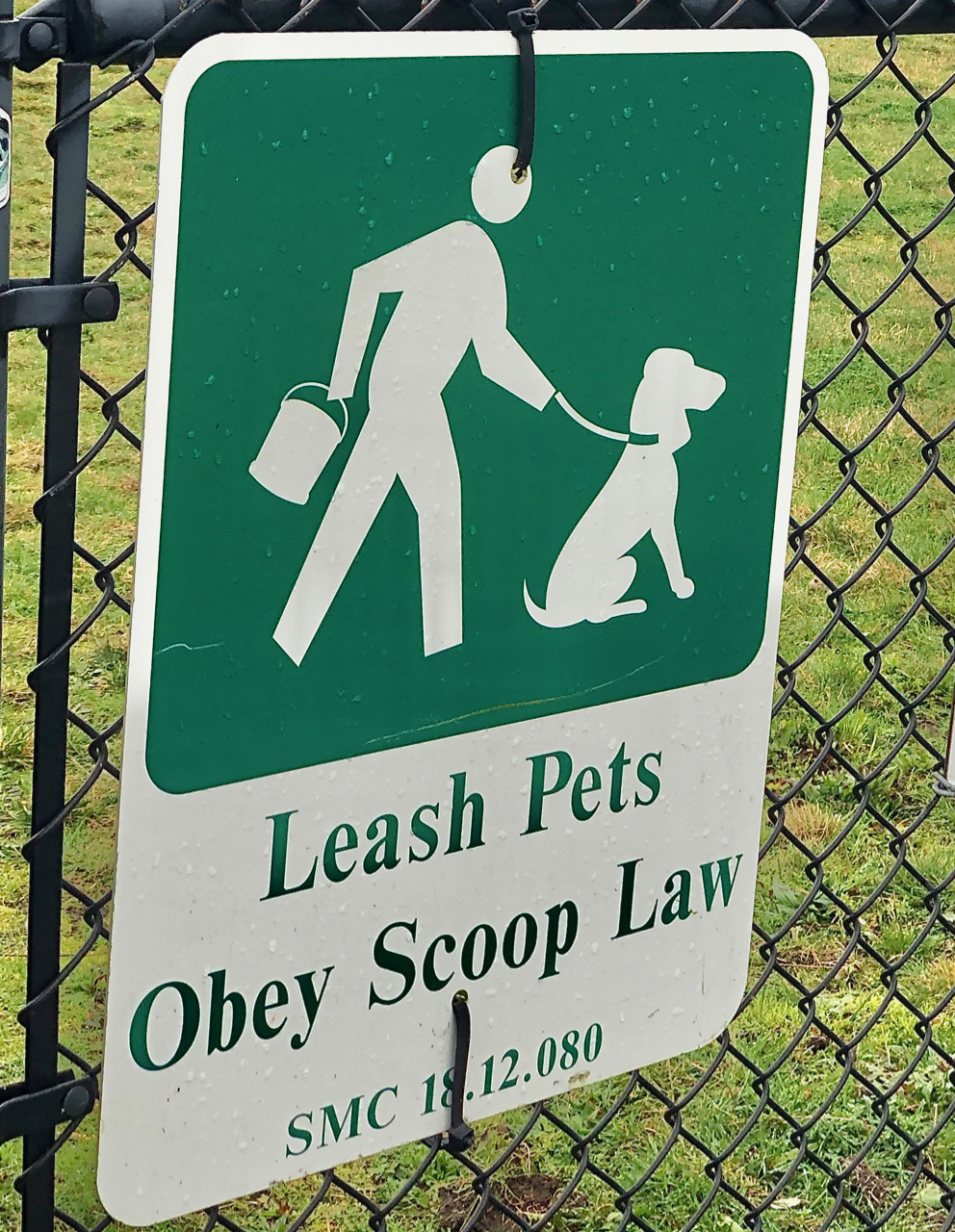 leash law sign