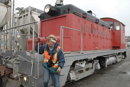 ballard terminal railroad delivers local freight westside seattle freight train conductor