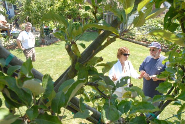 701 Edible Garden Tour photo.jpg