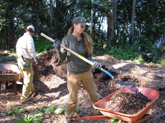 08_10_Goebel loading mulch.JPG