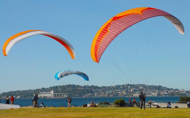 Paragliders.jpg