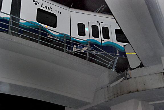 lightRailWreck.jpg