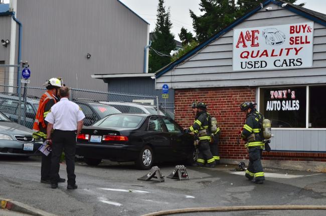 car hits gas meter opens line nobody hurt westside seattle